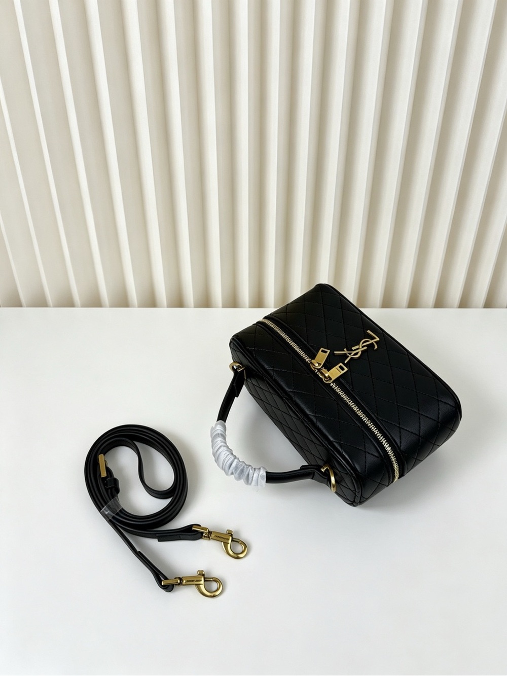 🖤 YSL Black Diamond Quilt Top Handle Cosmetic Case Gold Logo